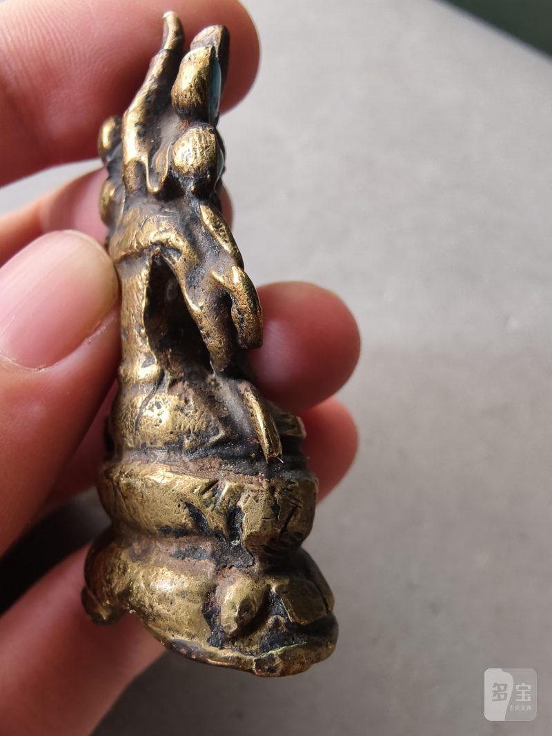 A copper gahu with partially gilded silver front with 'Buddhist emblems' and figure of Amitayus with turquoise inlays - 图5